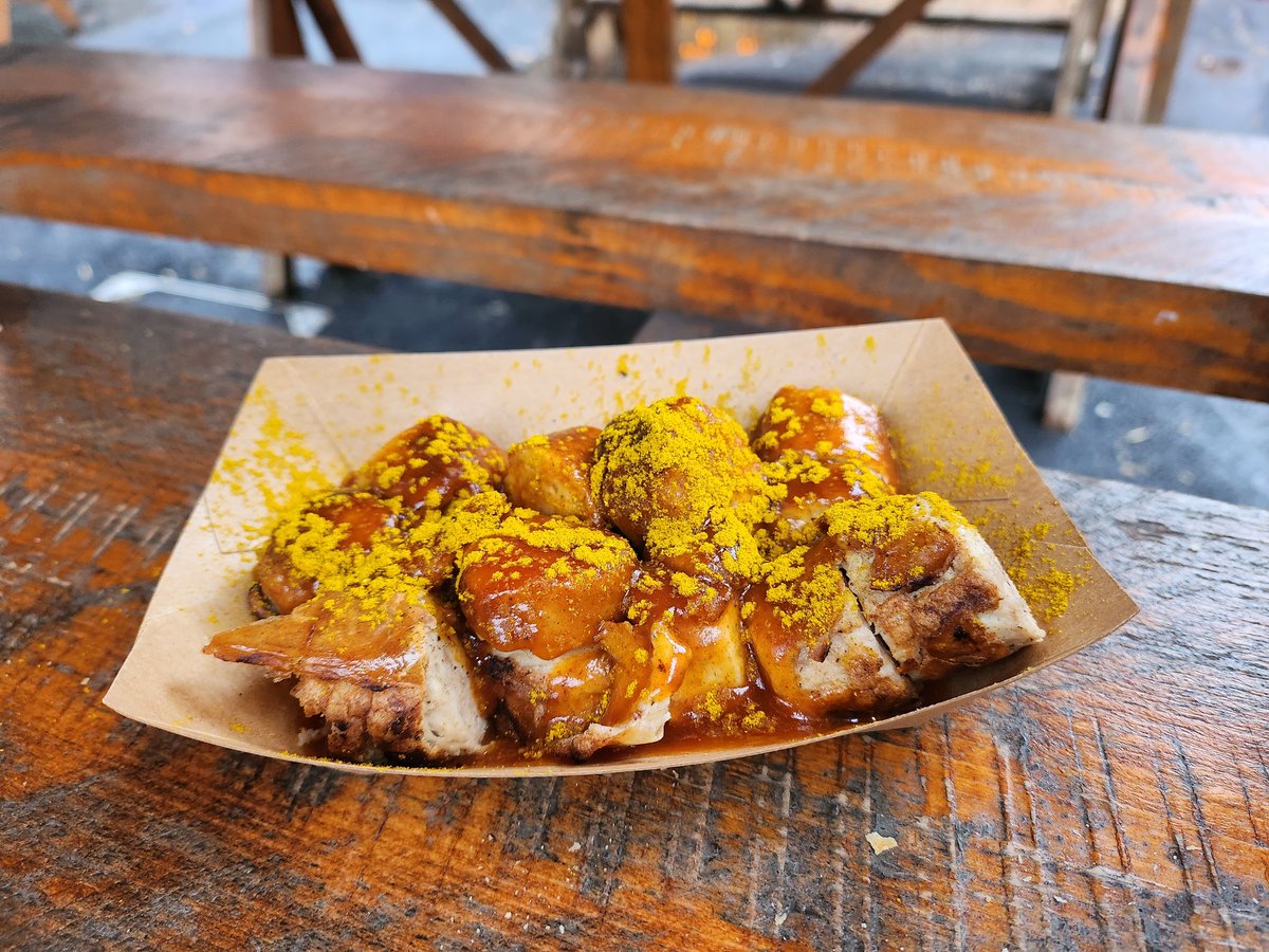 vuvivi_de's tweet photo. And this is what you eat when you visit Dortmund. #currywurst https://t.co/fR5jOCCDvz