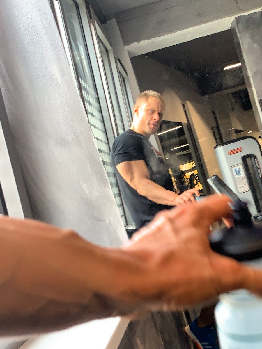 letmarcolift's tweet photo. XXL shirt sleeves filled well #pumpedaf #bigarms #armgoals #muscle #bodybuilder #veins https://t.co/ngu9UfsHTc