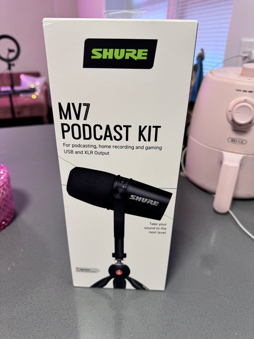 Thank you to the wonderful person that got me this , means so much to me 💗 https://t.co/DsWpN7AXEJ<a href="/tag/getschooled"class="tags"><span>#getschooled</span></a>