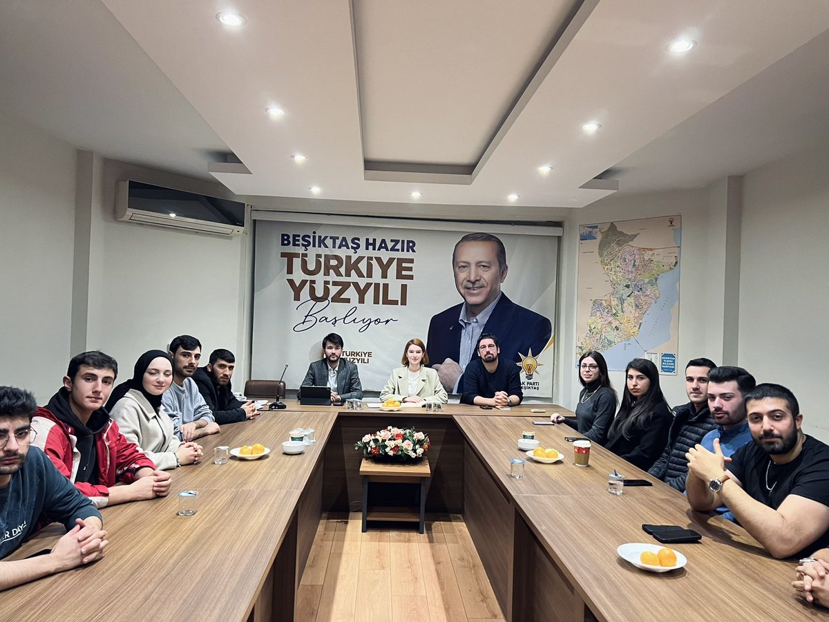 akgencbesiktas's tweet photo. İyi akşamlar 🙋‍♀️🙋

Haftalık olağan yönetim kurulu toplantımızı sorumlu İl Yönetim Kurulu üyemiz @omeralpcakar katılımlarıyla, @IlkayErgul başkanlığında gerçekleştirdik.

🖤🤍 https://t.co/OUVWJVfmoD