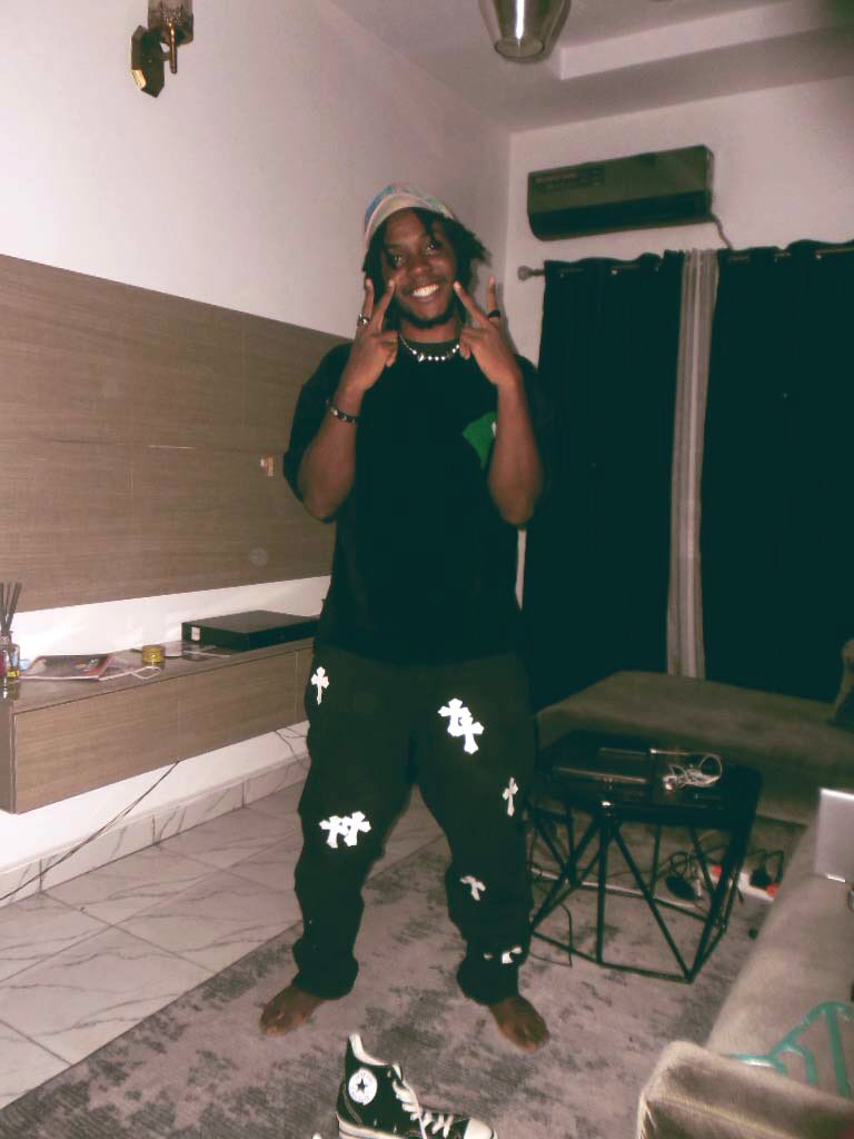 boii_swiss's tweet photo. Merry Christmas chicken nuggets 🍗 🍗
Much love to everyone on my side, the winning side. 
We go harder than before next year but in the meantime keep sharing and streaming🎄🎄✨

https://t.co/NlbyhG1sAs https://t.co/gQ9lQH52MA