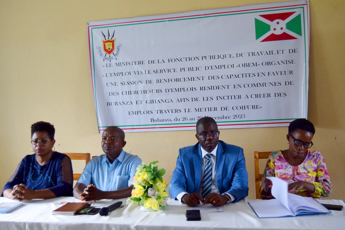 MinTFPSS_bdi's tweet photo. #Burundi:Le @MFPTE_bdi via #OBEM organise une de session de renforcement des capacités en faveur des chercheurs d'emploi résident en commune de bubanza et Gihanga à travers le métier de coiffure à Bubanza https://t.co/NUi5NyIuut