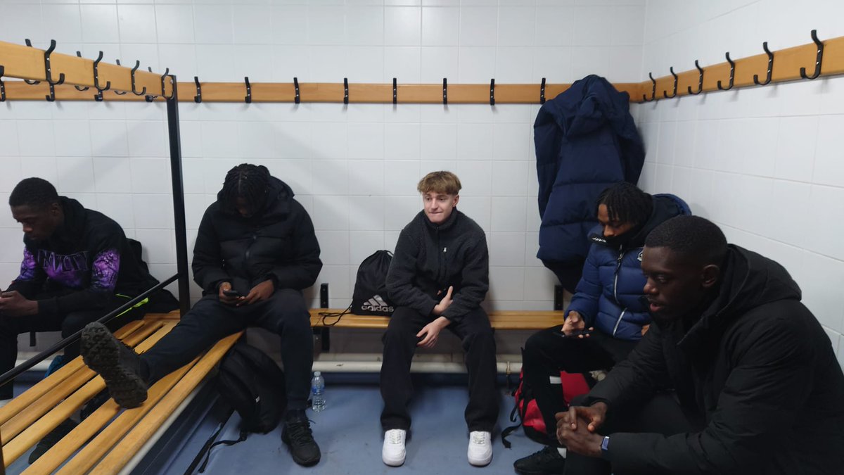 ClaptonFootball's tweet photo. Players Arriving l #ClaptonFC
Players have started to arrive for the match vs @BarkingsideFC tonight.
Let's hope a lot more happier faces come full time with all 3 points in the bag. https://t.co/GJIhUCIYHR