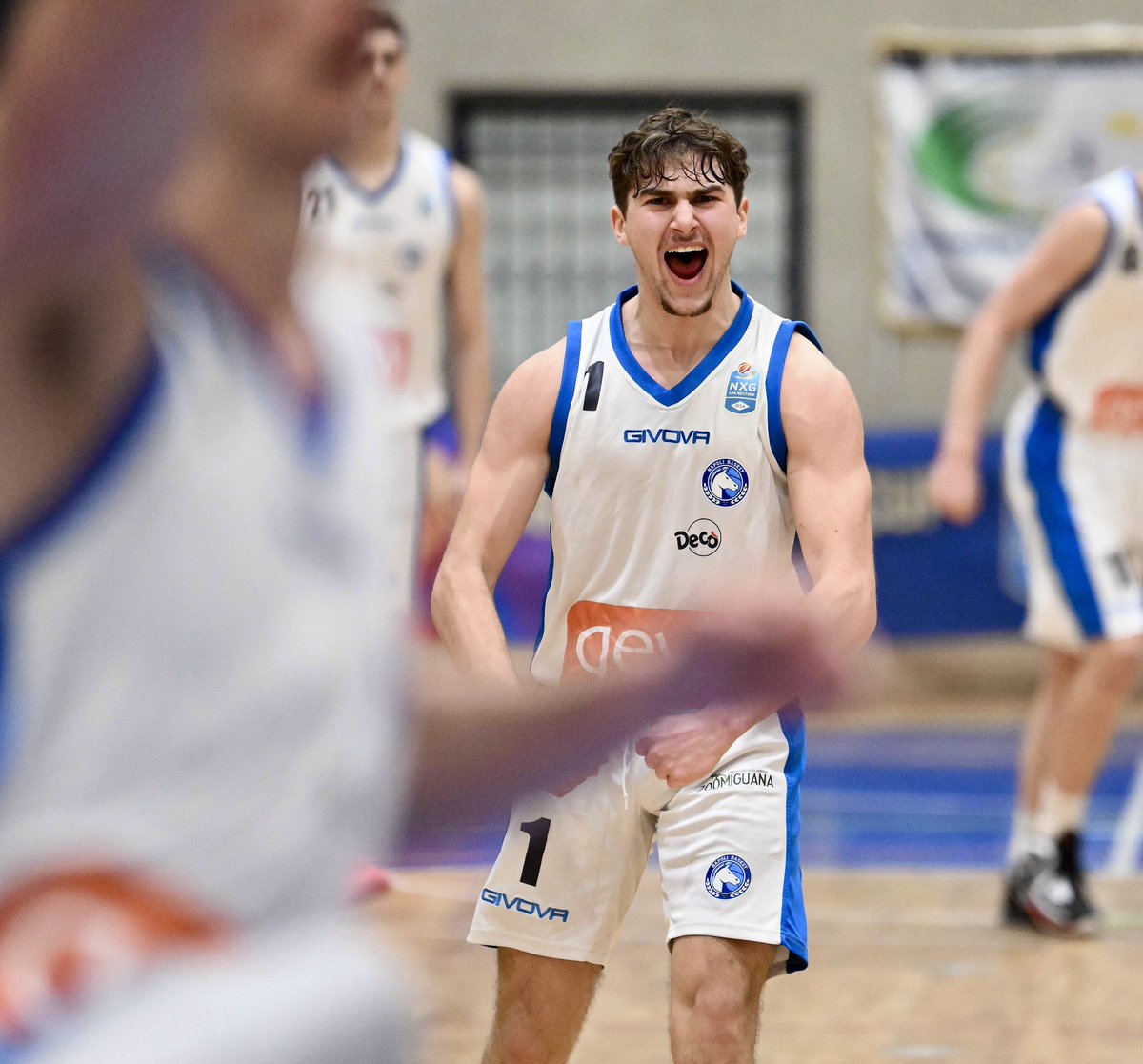 basket_napoli's tweet image. 𝗔𝗡𝗖𝗢𝗥𝗔 𝗨𝗡𝗔 𝗩𝗜𝗧𝗧𝗢𝗥𝗜𝗔 𝗜𝗡 𝗡𝗘𝗫𝗧 𝗚𝗘𝗡 𝗣𝗘𝗥 𝗟𝗔 𝗚𝗘𝗡𝗘𝗥𝗔𝗭𝗜𝗢𝗡𝗘 𝗩𝗜𝗡𝗖𝗘𝗡𝗧𝗘 𝗡𝗔𝗣𝗢𝗟𝗜 𝗕𝗔𝗦𝗞𝗘𝗧, 𝗦𝗖𝗢𝗡𝗙𝗜𝗧𝗧𝗔 𝗟𝗔 𝗩𝗜𝗥𝗧𝗨𝗦 𝗕𝗢𝗟𝗢𝗚𝗡𝗔 𝟴𝟱-𝟳𝟳 🏀

🔗 Scopri di più:
napolibasket.it/ancora-una-vit…

#NapoliBasket | #NextGenCup 💙