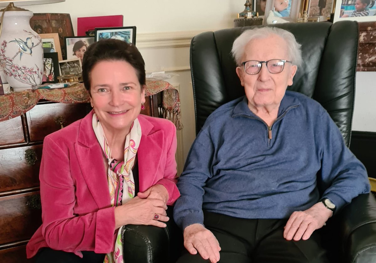 J'ai appris avec beaucoup de tristesse ce soir la mort de Jacques Delors que j'ai eu l'honneur de servir au sein de son cabinet de Président de la Commission européenne et depuis quelques années à la tête d'EJD pour une Europe plus sociale et plus respectueuse de l'environnement.