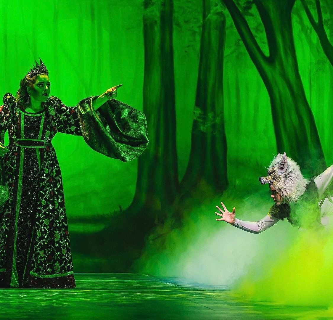 Having the best time playing Hecate the Evil Witch at <a href="/RiverfrontArts/">The Riverfront</a>! Truly the best team⭐️ Only 18 shows left! #riverfrontpanto