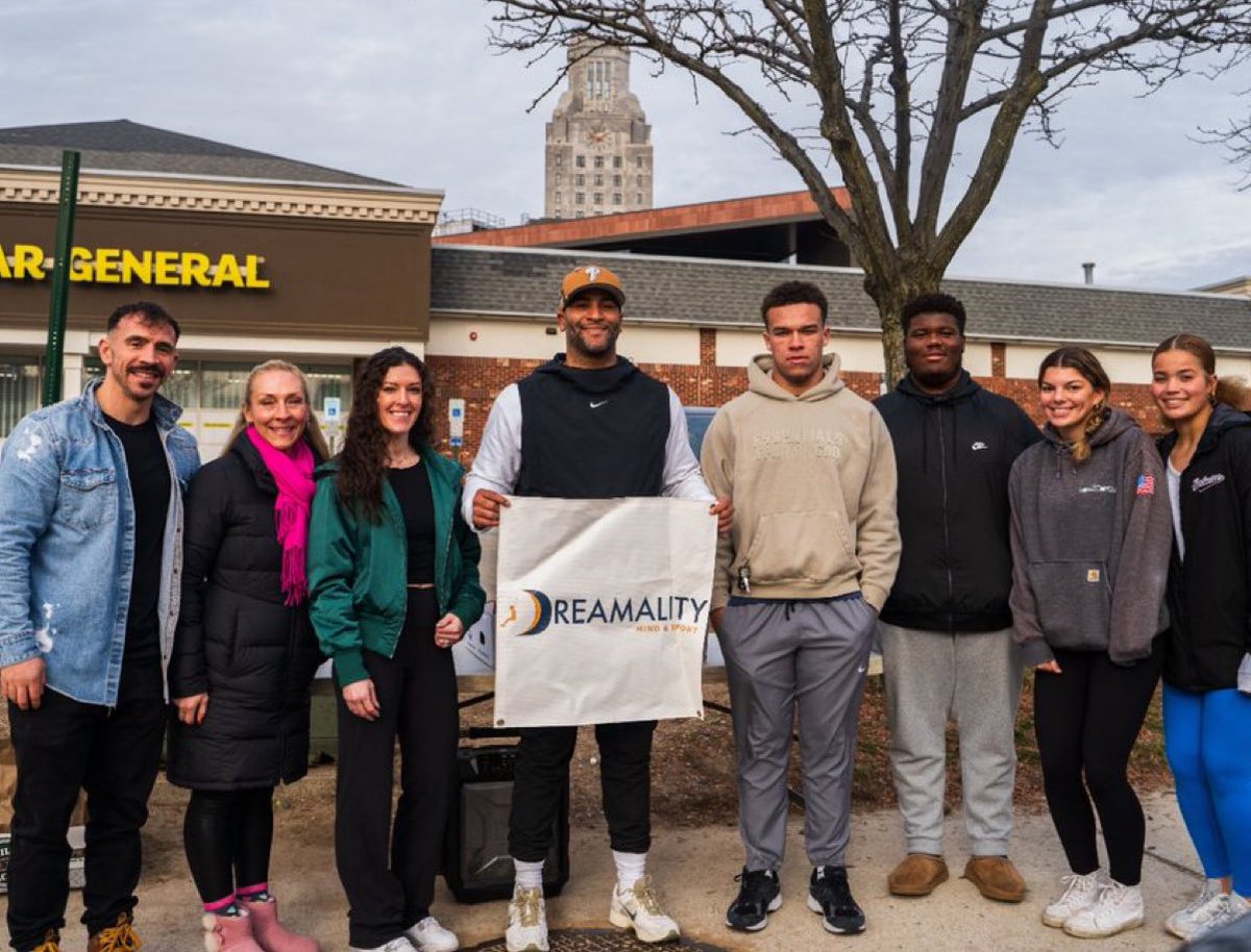 Sophia Bordi (@bordisophia) on Twitter photo This past weekend a few of my friends and I were blessed with the opportunity to give back to those in need. It felt good to be involved with such a great organization to help others. <a href="/TjMayo10/">TJ Mayo</a> <a href="/jayden20241911/">Jayden Trace</a> <a href="/HHGarnets/">Garnets Athletics</a> This past weekend a few of my friends and I were blessed with the opportunity to give back to those in need. It felt good to be involved with such a great organization to help others. <a href="/TjMayo10/">TJ Mayo</a> <a href="/jayden20241911/">Jayden Trace</a> <a href="/HHGarnets/">Garnets Athletics</a>