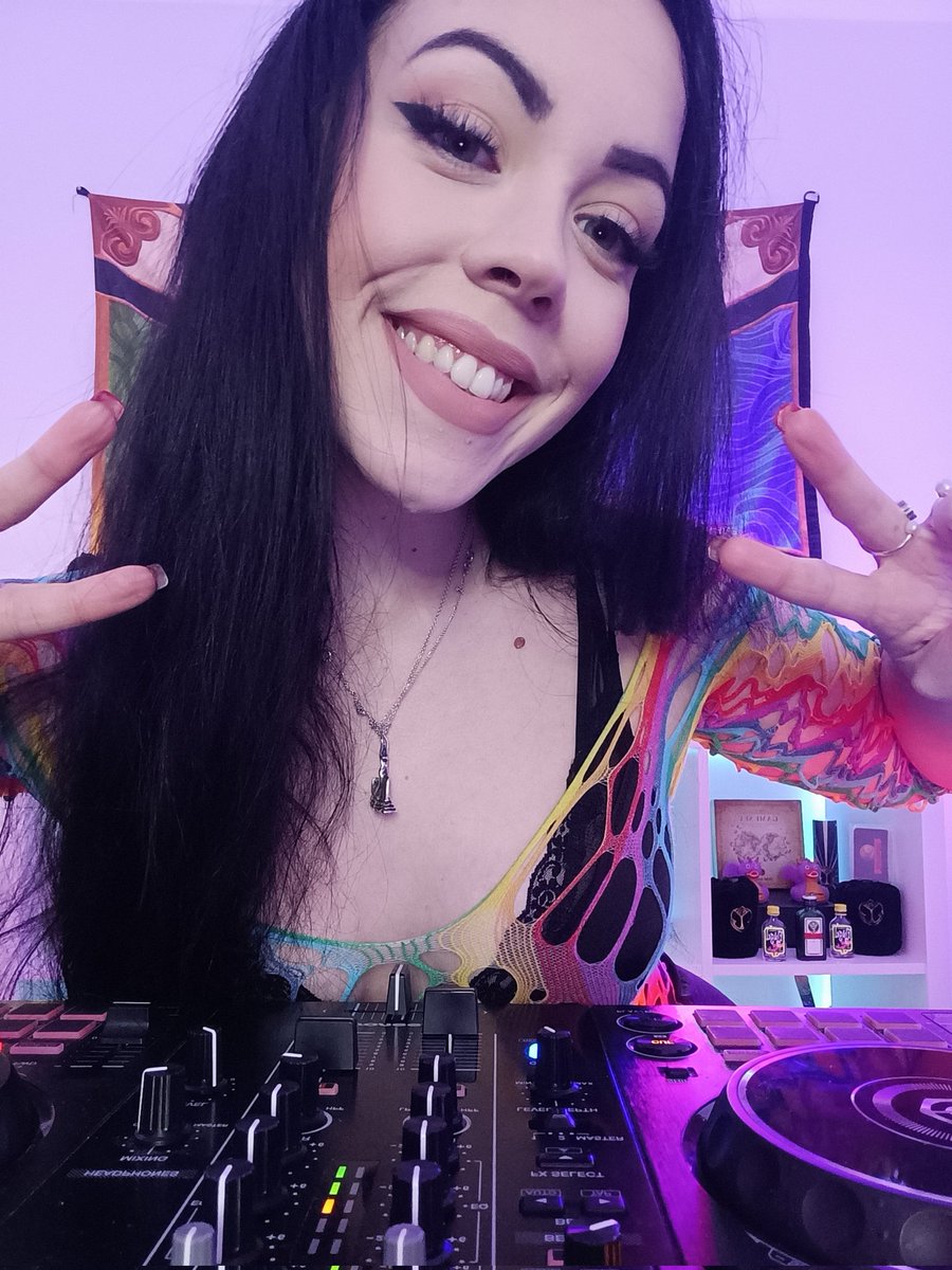Ness_vs's tweet photo. LIVE ON! 💓
NESSTV | PSSY LOUNGE EDITION 🥵
Entra y saluda, te lo pasarás genial 🥰
https://t.co/Vcl59LTcJS
.
.
#twitch #TwitchStreamers #stream #liveon #dj #djset #music #hardstyle #freestyle #jumperstyle https://t.co/kkYBXf8Mqc