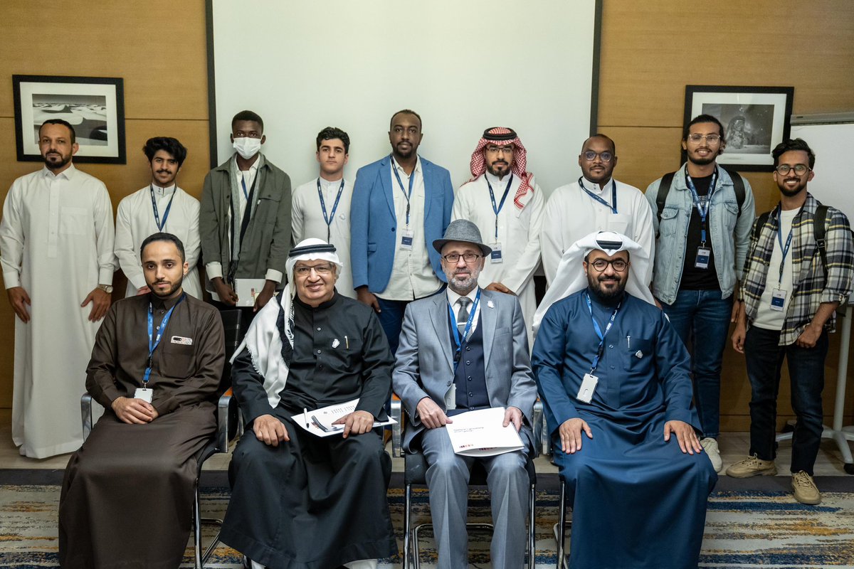 نشأة وتطور وسمات موجة الواقعية الجديدة.. أبرز محاور ورشة عمل "موجة الواقعية الإيطالية الجديدة" بمشاركة نخبة من المختصين والمهتمين
cutt.ly/CwFF80zY

<a href="/FilmMOC/">هيئة الأفلام</a>
#سوليوود