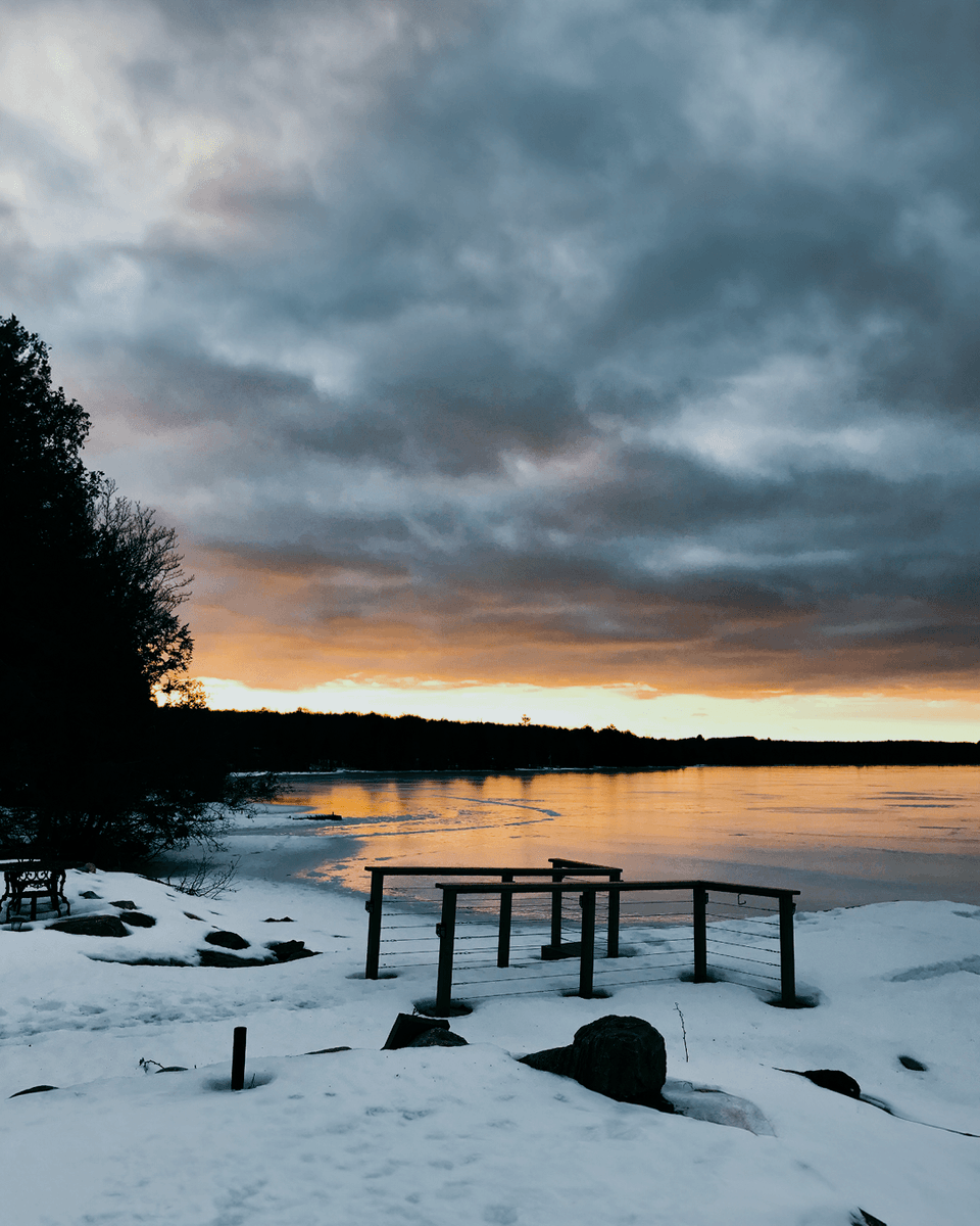 Cottage_ON's tweet photo. What a magnificent thing to capture the magic of winter's light as the sun rises over Mirage Lake. 

Contact Cottage Vacations to inquire about this four-season haven! https://t.co/RGk3xuyfAk