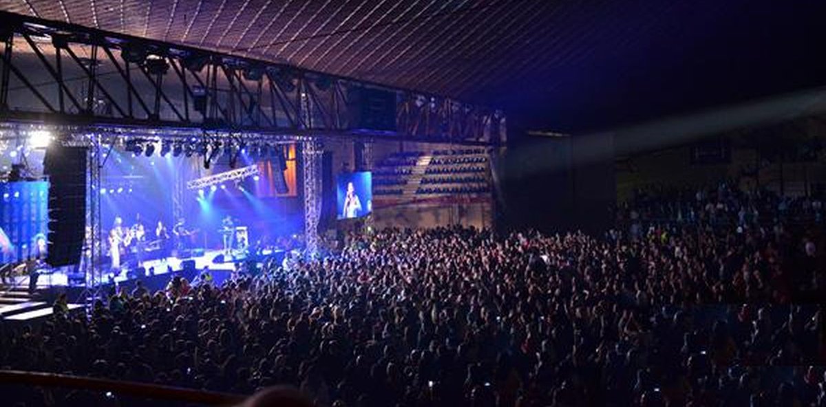 PressCeca's tweet photo. 📌 27.12.2013 Ceca je u sklopu evropske turneje Poziv napunila i veliku Halu sportova u Subotici! 🇷🇸
#Ceca #Ceca2013 #Subotica #HalaSportova #Poziv #TurnejaPoziv https://t.co/52Klvo4bAW