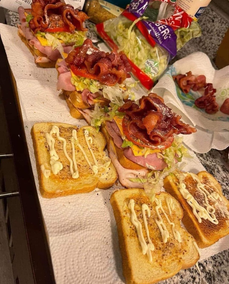 shortst77837506's tweet photo. This must be the sandwiches shaggy and Scooby be eating 🥪😭🤤😂 https://t.co/9RwMdBjIBi