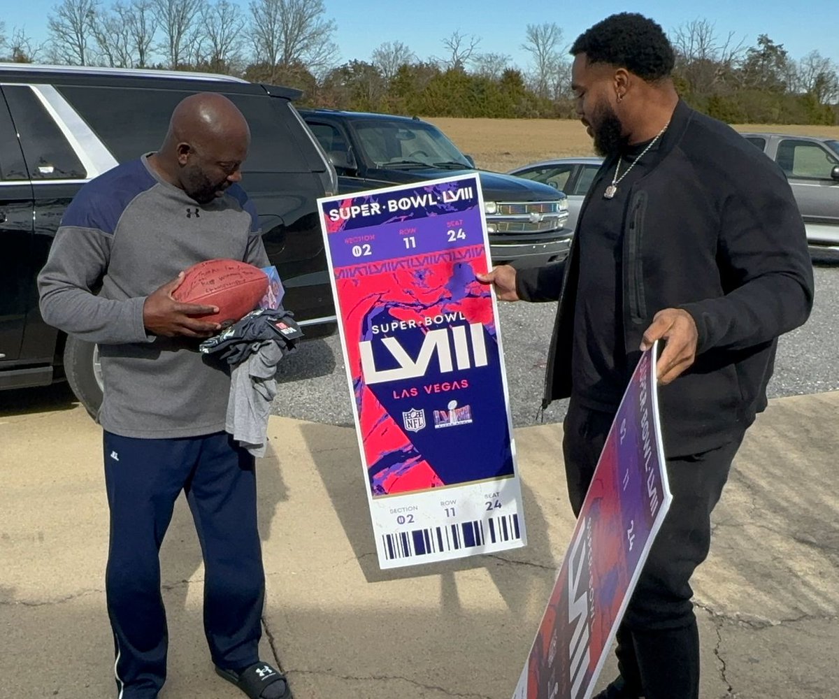 JonSokoloff's tweet photo. THREAD: Titans' DT Jeffrey Simmons was awarded two free tickets (an all-expenses paid trip) to the Super Bowl since he's the team's Walter Payton Man of the Year nominee. 

The former Mississippi State/Noxubee County star gifted his HS coach Tyrone Shorter with them as a surprise https://t.co/PTkQQTwGGv
