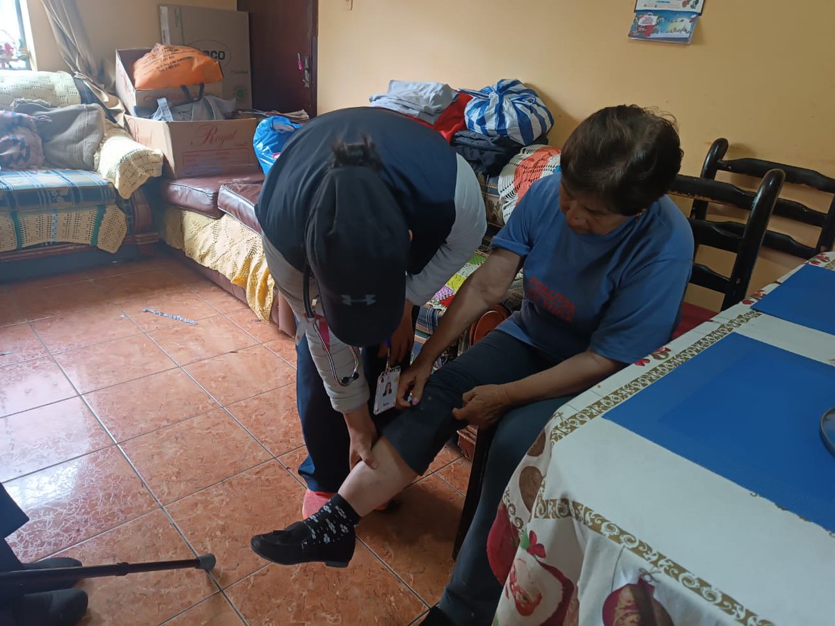 Salud_Napo's tweet photo. #ElNuevoEcuador | Personal del Centro de Salud Machachi, perteneciente a @Salud_Ec, llega al barrio Los Alamos para brindar atención médica integral  a personas con discapacidad, adultos mayores y enfermos crónicos. https://t.co/LMe9xNBvCg