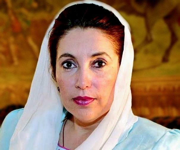 SoomroIkram's tweet photo. Quote tweet with your favorite photo of #BenazirBhutto 

#RememberingBenazir
 #SalamBenazirBhutto https://t.co/HDORMrHBZW