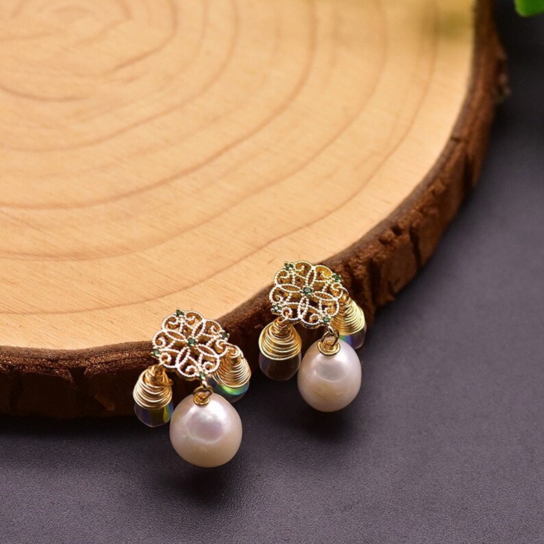 Original Natural Baroque Edison Pearl Earrings with Natural Shinep
#baroquepearls
#edisonpearls
#pearlearrings
#naturalpearls
#originaldesign
#handcraftedjewelry
#pearljewelry
#NaturalBeauty 
#pearlfashion
Buy It- glowovy.com/products/origi…