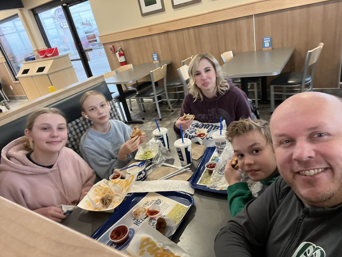 ryanjiang22's tweet photo. Yes we just drove 2 hours from Pittsburgh to Ohio just to go to @culvers    
Families that Culver’s together stay together. PLEASE COME TO PA!!!
#cheesecurdheaven #alwaysgreatwithglutenfree
#notyournormalChristmasroadtrip https://t.co/JR23gBeNhO