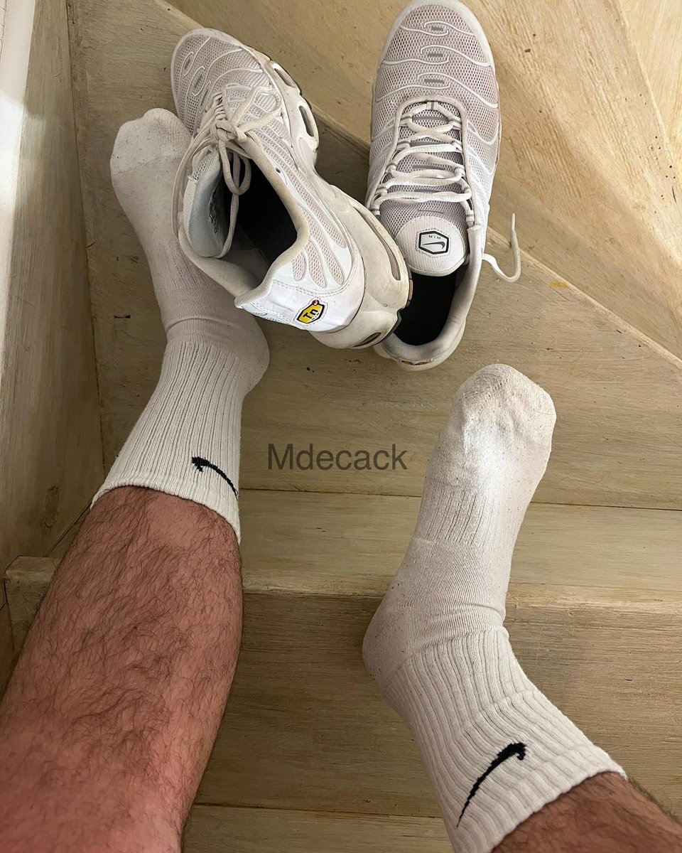 mdecack's tweet photo. Aux pieds 😈

#kiffeur #finsub #findoom #cahsmaster https://t.co/m0kYmw6ezg
