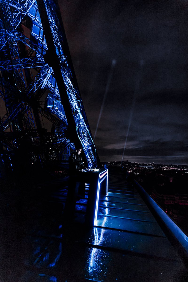 21:00 / 9pm (Paris Time) 🚀 👉🏼 youtu.be/s12VH1VenUc #MonumentalTourEiffel #TourEiffel