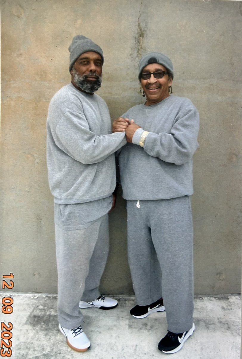 _sweetRemedy's tweet image. My daddy celly is Veronza Bowers… one of the ORIGINAL black panthers ‼️❤️🖤💪🏾 just want to share a piece of my daily history lessons with yall. #makethisgoVIRAL #BlackHistory #FREETHEM #REALHISTORY #myancestorswildestdreams #VeronzaBowers #LIKE #COMMENT #RETWEET