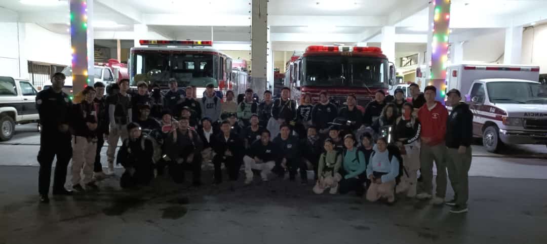 Comandantecsl's tweet photo. Grupos juveniles de #BomberosCSL se encuentran haciendo su campamento anual en La Sierra De La Laguna. 25 años de tradición con excelentes resultados. https://t.co/cFlkCaQcks