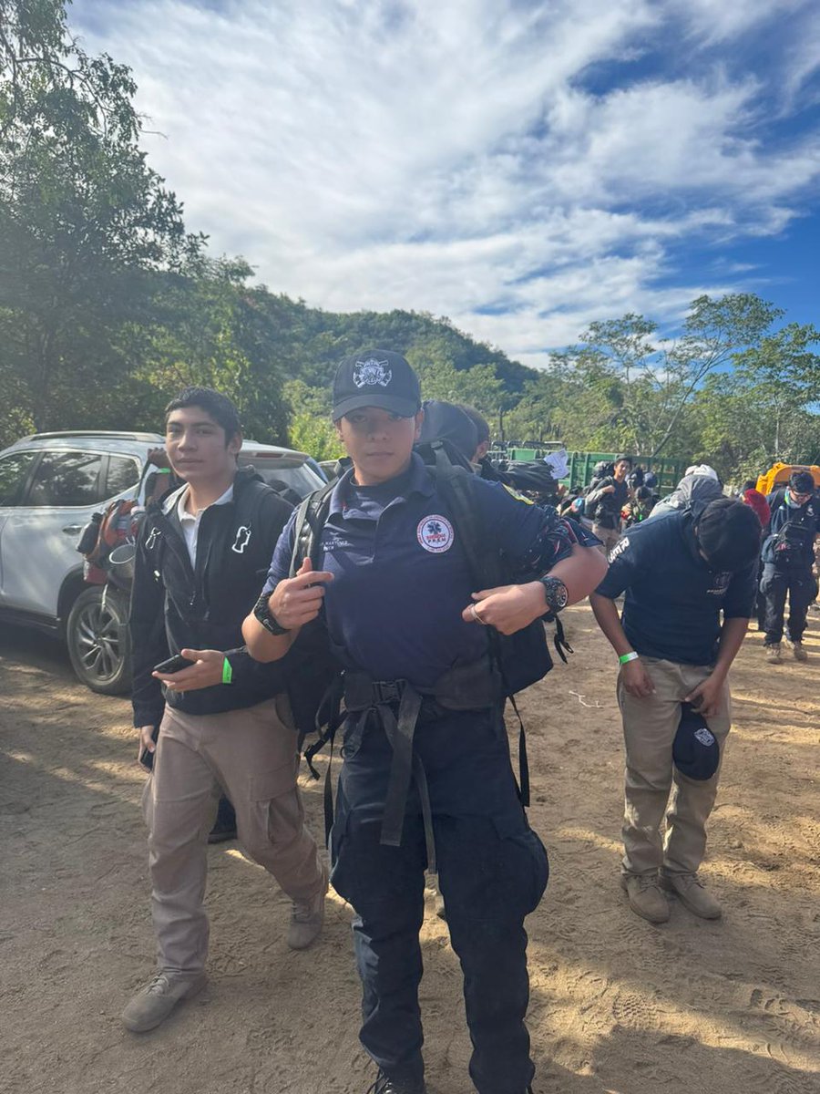 Comandantecsl's tweet photo. Grupos juveniles de #BomberosCSL se encuentran haciendo su campamento anual en La Sierra De La Laguna. 25 años de tradición con excelentes resultados. https://t.co/cFlkCaQcks
