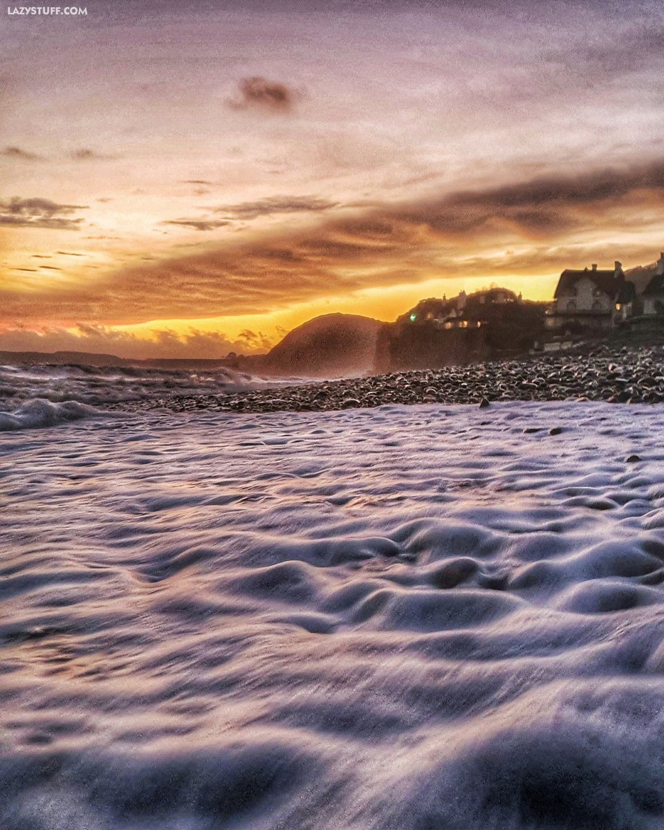 TheLazyStuff's tweet photo. A few shots from Sidmouth seafront this evening https://t.co/Qfko9rlhLJ