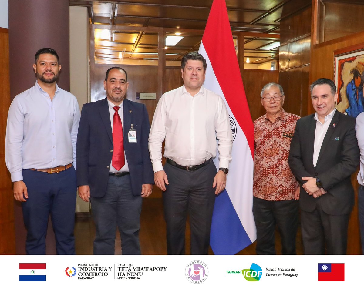 reemujerpy's tweet photo. 🌟 Queremos expresar nuestro agradecimiento al Ministro de Industria y Comercio, Javier Giménez y al Viceministro de MiPymes, Gustavo Giménez, por su colaboración invaluable en el desarrollo del Proyecto #REEMUJERPY que este mes llega a su fin 🚀

@TW_Paraguay @taiwanicdfpy https://t.co/vlPQpfhNMN