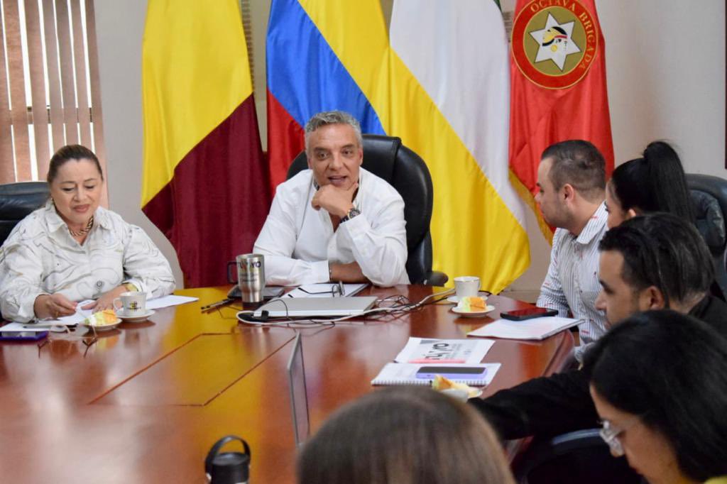 RobertoJairo_Q's tweet photo. Orgulloso de anunciar que en el #CorazónDeColombia estamos transformando la gestión pensional. Hemos desarrollado un modelo innovador para reconocer el pasivo, asegurando la viabilidad financiera. Por primera vez en años, los recursos para pensiones en #Educación serán recuperados, permitiéndonos invertir más en desarrollo social. Gracias al Fondo Territorial de Pensiones por este logro, que pronto compartiremos con todo el país en la @FNDCol. 
#GestiónPensional #TransparenciaTotal