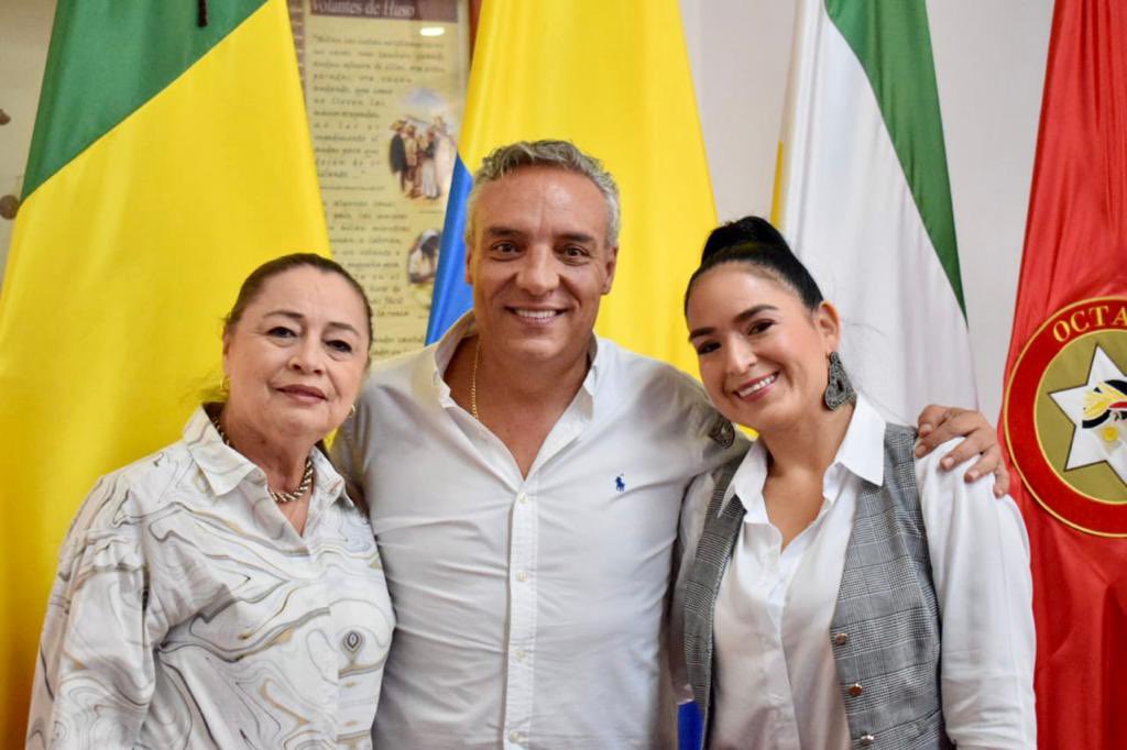 RobertoJairo_Q's tweet photo. Orgulloso de anunciar que en el #CorazónDeColombia estamos transformando la gestión pensional. Hemos desarrollado un modelo innovador para reconocer el pasivo, asegurando la viabilidad financiera. Por primera vez en años, los recursos para pensiones en #Educación serán recuperados, permitiéndonos invertir más en desarrollo social. Gracias al Fondo Territorial de Pensiones por este logro, que pronto compartiremos con todo el país en la @FNDCol. 
#GestiónPensional #TransparenciaTotal
