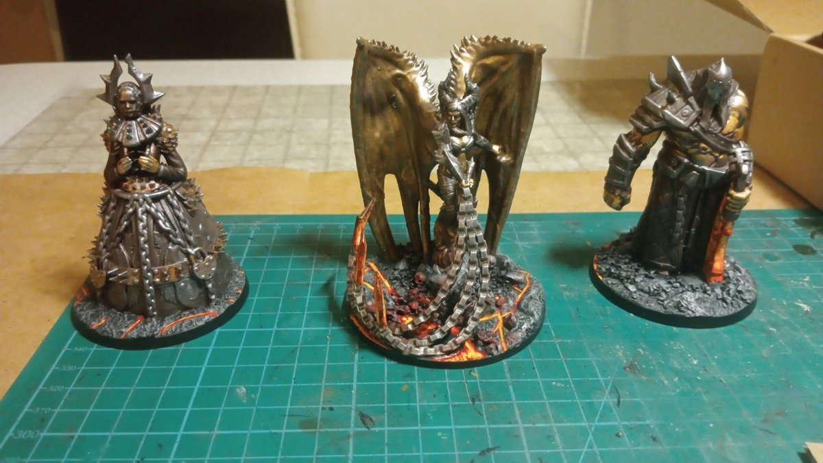 BreakingRadz's tweet photo. It's wednesday my dudes. Horrible weather all day so I decided to hunker down and do more for #ReigninHell lava weapons are my thing this week. More to come #paintalltheminis https://t.co/29lekIIuR8