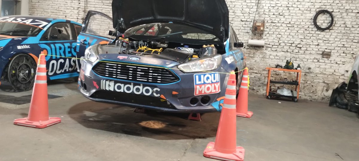 RegueiraLeo's tweet photo. La investigación del "Caso Pernía" está en marcha. Hoy se hizo el peritaje oficial de los balazos en el auto del campeón, en el taller de Mauro García, en Pergamino. Fue ordenado por la fiscalía de Viedma. https://t.co/pz5Fse4yQN