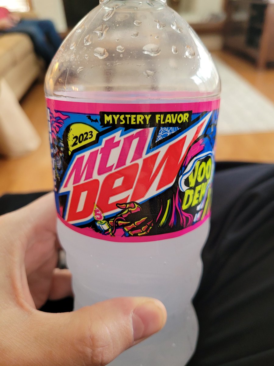 MightyQDawg's tweet photo. My brother saved some for me, so I finally got to try out this year's #MountainDew #VooDew Mystery Flavor.  My best guess is #SweetTarts. https://t.co/rjBHAEx302