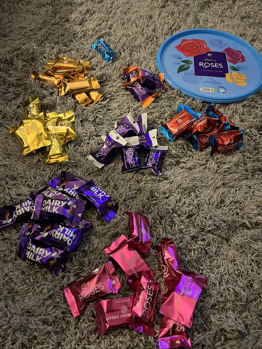 Nice job <a href="/CadburyUK/">Cadbury UK</a>. One caramel and zero orange chocs! Did you have an Elf malfunction?