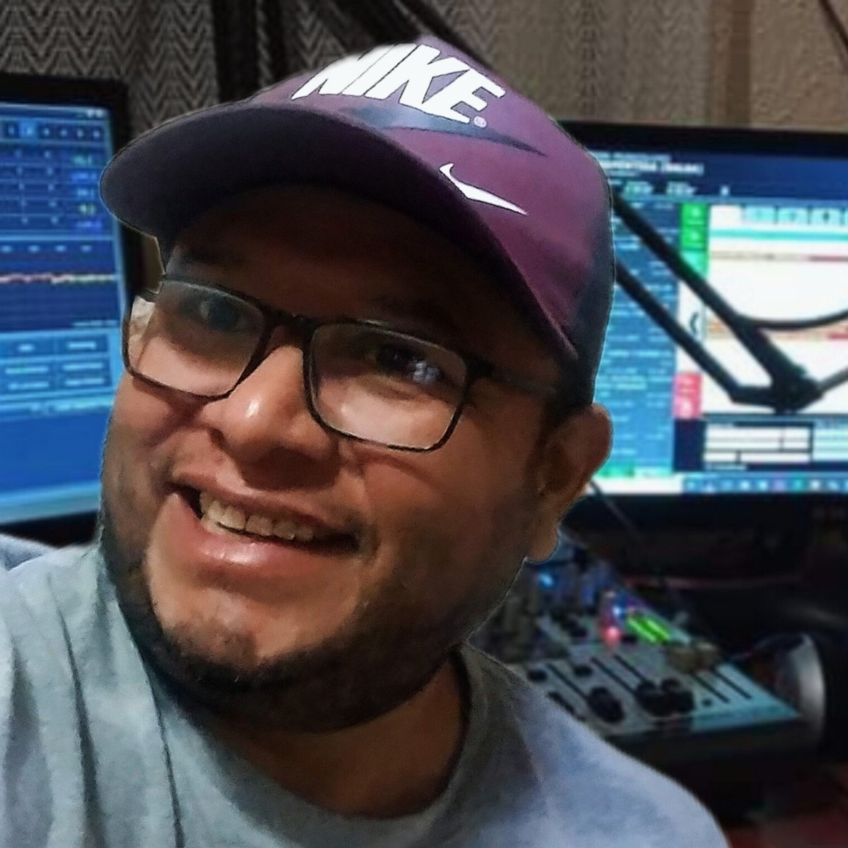 NeryPeriodista's tweet photo. #NuevaFotoDePerfil https://t.co/fmSTnHdQzV