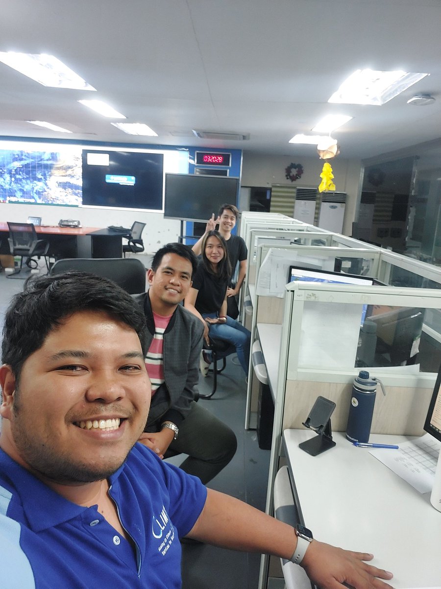 RobertBadrina's tweet photo. Transition team..
Team Christmas to Team New Year.
#weatherForecasters #dost_pagasa https://t.co/ijaF3J2HFj