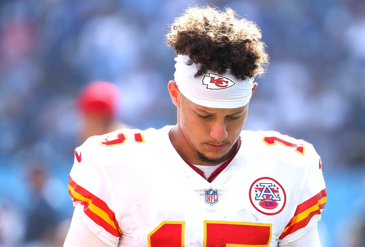 FFB_Fanatics's tweet photo. Russell Wilson is now getting BENCHED despite outplaying some of the leagues biggest “stars”

Wilson 2023:
Passing TDs: 26
INTs: 8
Yards/Attempt: 6.9
Rushing TDs: 3

Mahomes 2023:
Passing TDs: 26
INTs: 14
Yards/Attempt: 6.9
Rushing TDs: 0

Make it make sense… https://t.co/UPxfJEjK4G
