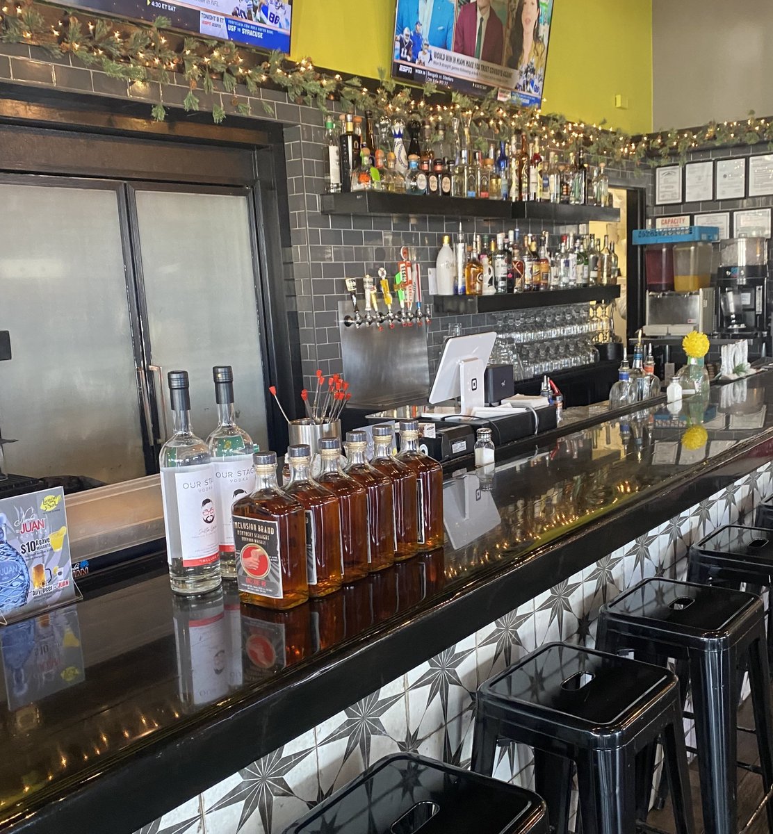InclusionBrand's tweet photo. #Louisville #Kentucky proudly introducing Limon Y Sal to our bar &amp; grill family.  

A perfect blend of atmosphere, Mexican Kitchen cuisine, and our #bourbon #whiskey awaits you!

Limon Y Sal
10000 Brownsboro Rd
Louisville, KY 40241

Much more to come into 2024 🥃

#IncludeMe #ASL https://t.co/tsYogBAqtE