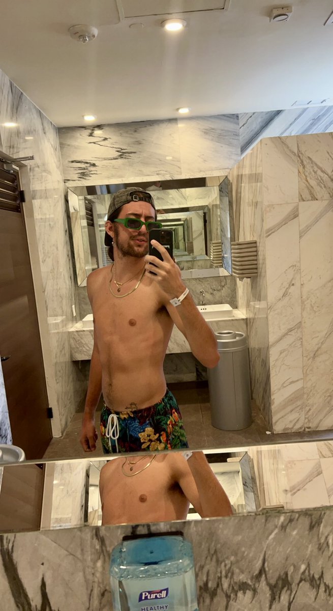 Ajcolo19's tweet photo. @jordancoasterr I guess I’ll say hey ✌🏽 https://t.co/4pwzdAUsJ8