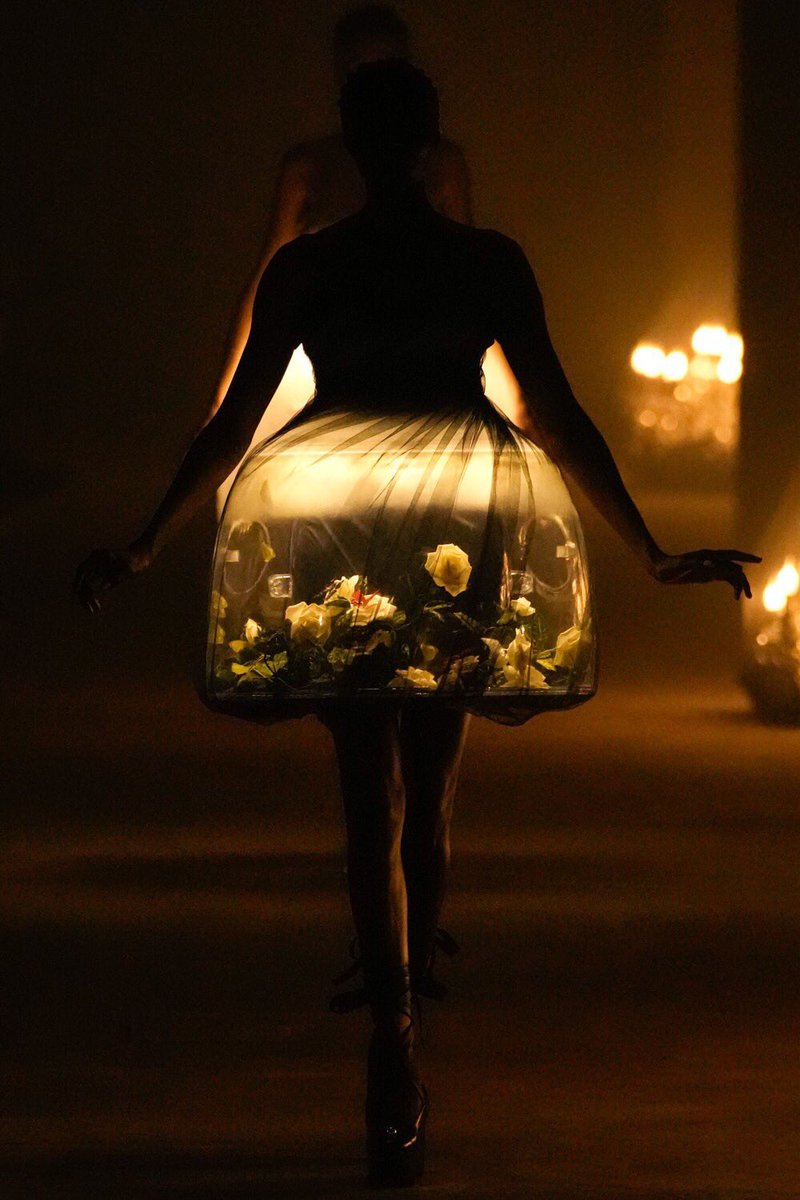 pradapearll's tweet photo. THE UNDERCOVER SS24 DRESS OH MY GOD I’M OBSESSED https://t.co/pQyBL0jmsS