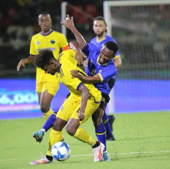 #MechiYaKirafiki  Dakika 90 za mechi ya ufunguzi wa Dimba la Amaan Complex imemalizika bila bao.

FT: Zanzibar 0-0 Tanzania Bara.
