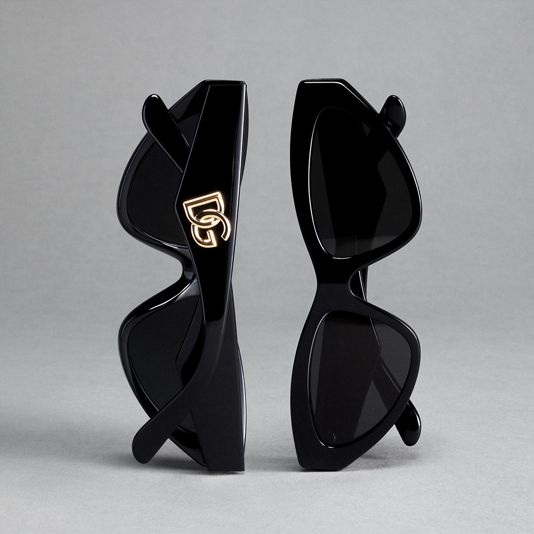 dolcegabbana's tweet photo. A fusion of #DolceGabbana's feminine allure: the distinctive #DGLogo on the #DGCrossed Sunglasses, the #DGSicilyBag with a sleek silhouette and the impeccably crafted Lollo slingbacks. Gracefully sensual and feminine.

Discover the whole Collection at https://t.co/IApHbzFjEu https://t.co/zKmt1OzfDJ
