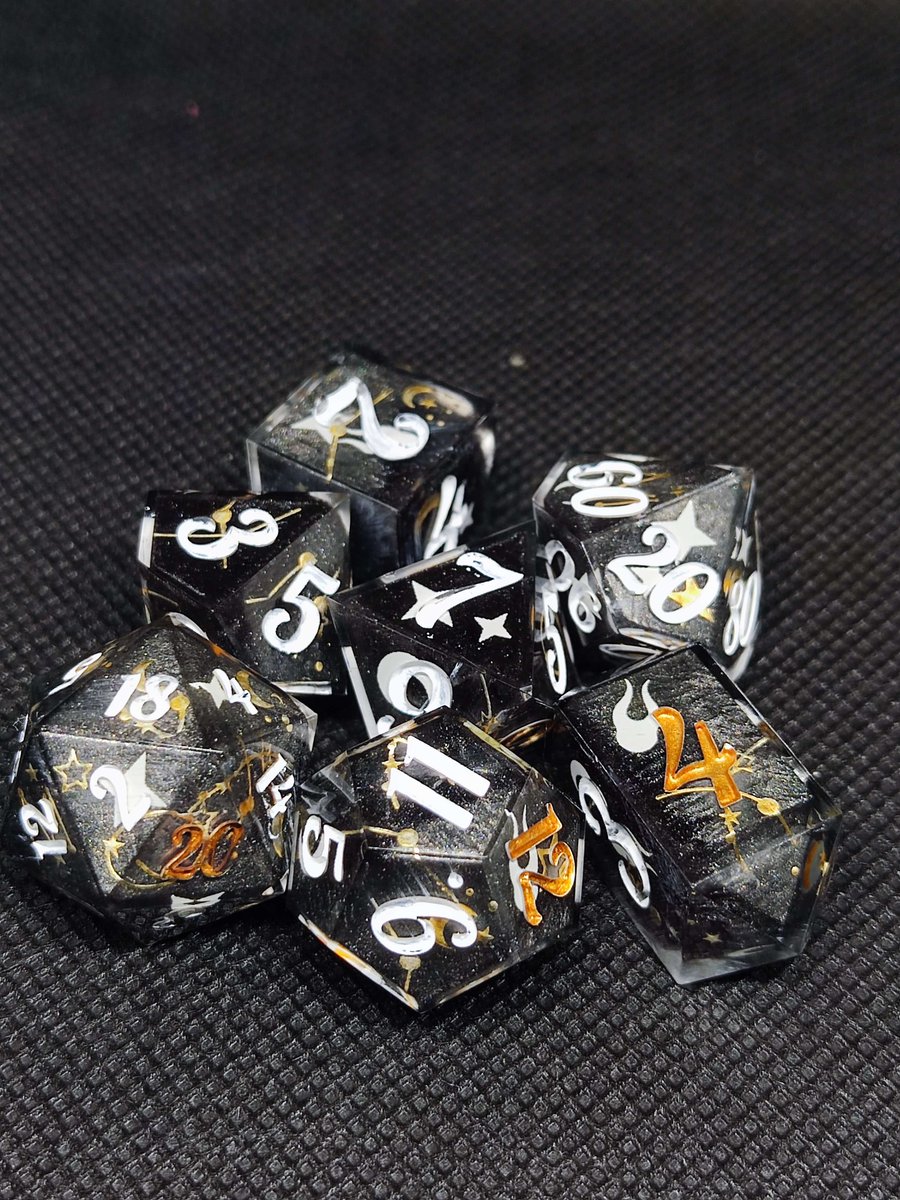 MothHeadTable's tweet image. My Star Gazer set. One of a kind given I cannot find the stickers I used for them. Avalible on my store!!

etsy.com/uk/listing/160…