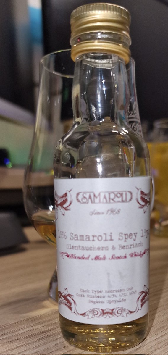 dnisbet250's tweet photo. Dram 341 of #Dram366
#Samaroli #BlendedMalt #Blend
Sweet, sugar, melon, energy drinks
Sweet, tropical, melon
Sweet, icing sugar, chewy, toffee
9
#BuyADram DoP
#BuyABottle DoP
#Scotch #Whisky https://t.co/glgmUYmxIv