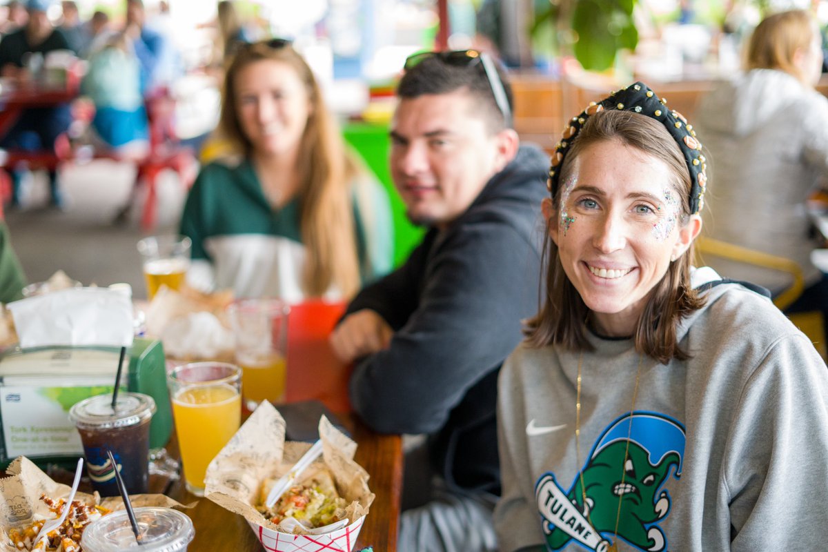 tulanealumni's tweet photo. Watch Party Delight πππ
Major shoutout to all of our Tulanians supporting @GreenWaveFB at the @MilitaryBowl. And, much love to both @DatDogUS and @BrunosTavern for providing a home base for our Greenies in the 504!
Let us know where youβre watching.
#BowlWave | #RollWaveπ https://t.co/iWcf4QHPTf