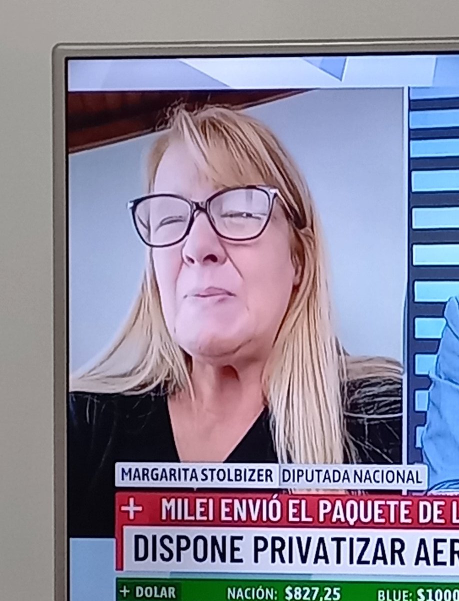 Gabysta74's tweet image. Otra vez le dan cámara a esta 🤦🏻‍♀️
"Los proyectos están el Congreso y van a ser tratados, no tenía que mandar un #DNU " 
Si ,dale seguimos esperando por siempre para que se les cante laburar a ustedes, ridícula !!!