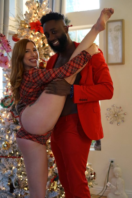 Happy holidays from ur fav freaky couple 😋🎅🏿🎁 $3 sale on our OF ⤵️ @yogagoddessbae @africanzaddy https://t<a href="/tag/flexible"class="tags"><span>#flexible</span></a><a href="/tag/flexibility"class="tags"><span>#flexibility</span></a><a href="/tag/couplegoals"class="tags"><span>#couplegoals</span></a><a href="/tag/eatout"class="tags"><span>#eatout</span></a><a href="/tag/only18"class="tags"><span>#only18</span></a>