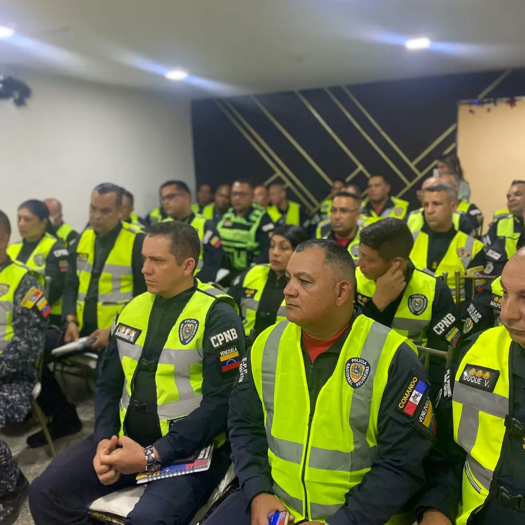 Cuerpo de Policía Nacional Bolivariana. tweet media