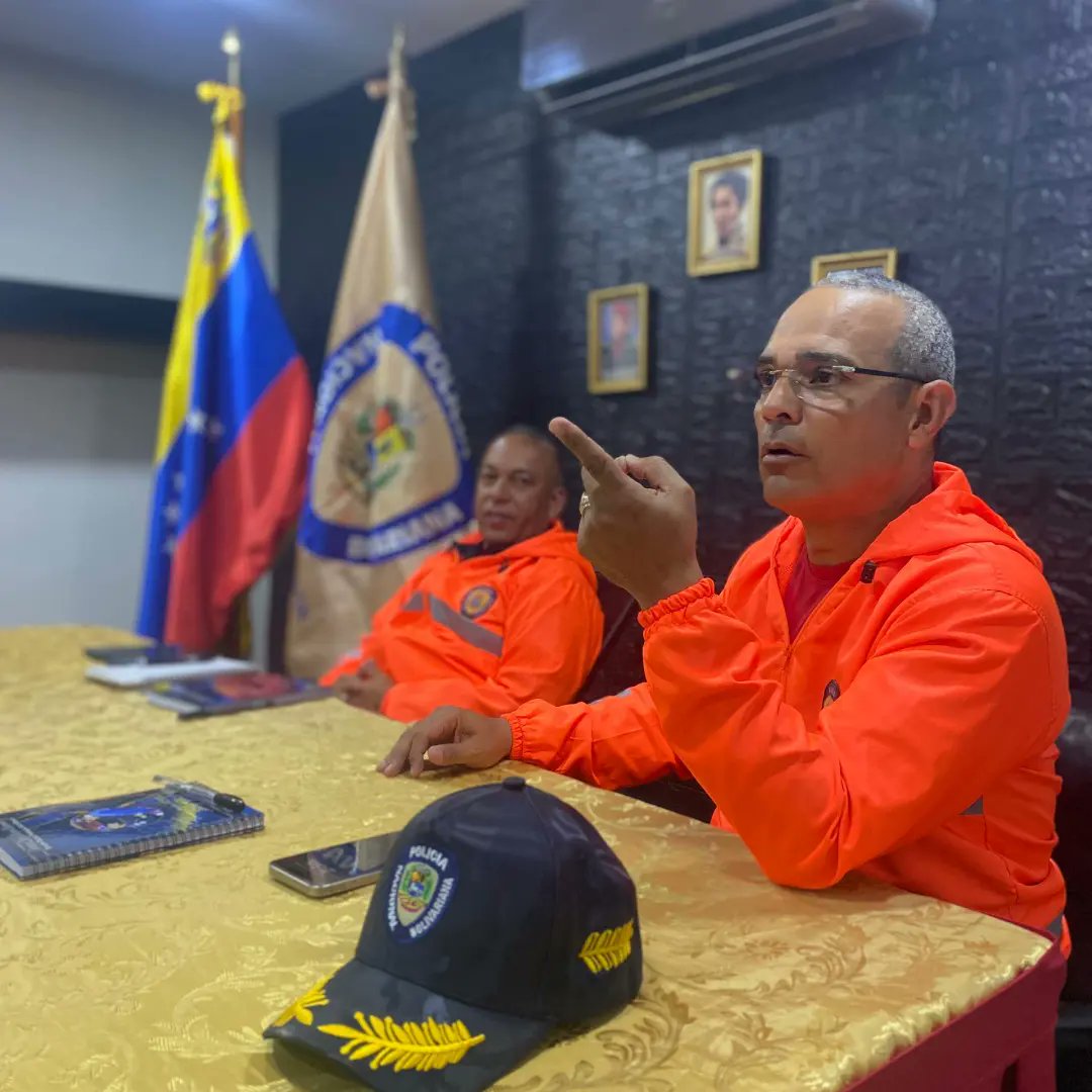 Cuerpo de Policía Nacional Bolivariana. tweet media
