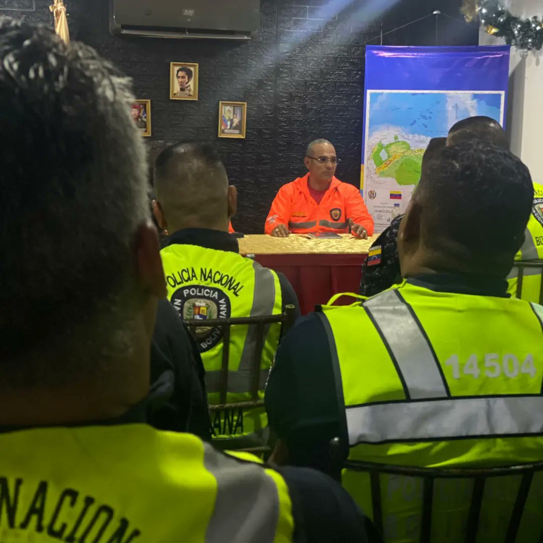 Nuestro Comandante General <a href="/RubenSantiagoS_/">Rubén Darío Santiago Servigna</a> invitó a los Jefes de Estaciones Policiales a mantener los espacios laborales en óptimas condiciones para fortalecer el bienestar de los funcionarios (as) que hacen vida en la institución, y así garantizar la seguridad de la ciudadanía